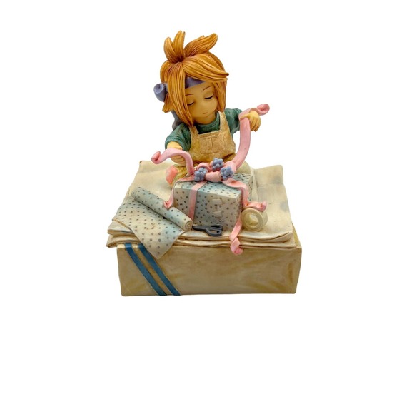 Life Lesson Bow-tied Box Resin Demdaco 2001 Woman Wrapping Gift Figurine - Picture 1 of 9
